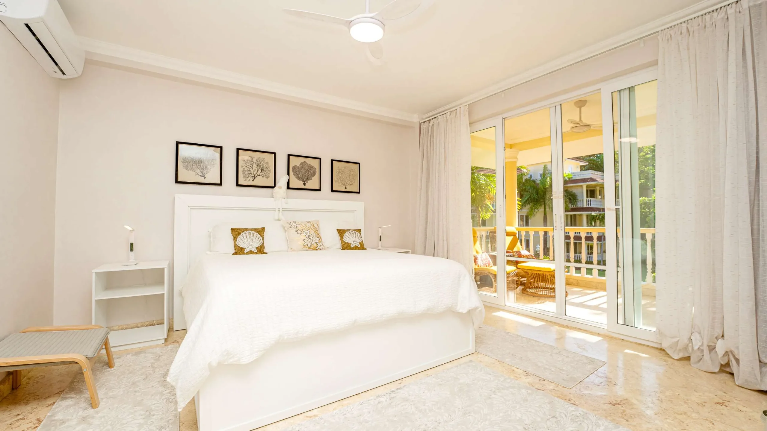 Hispainiola Beach L-00B1 Living Room 02.jpg