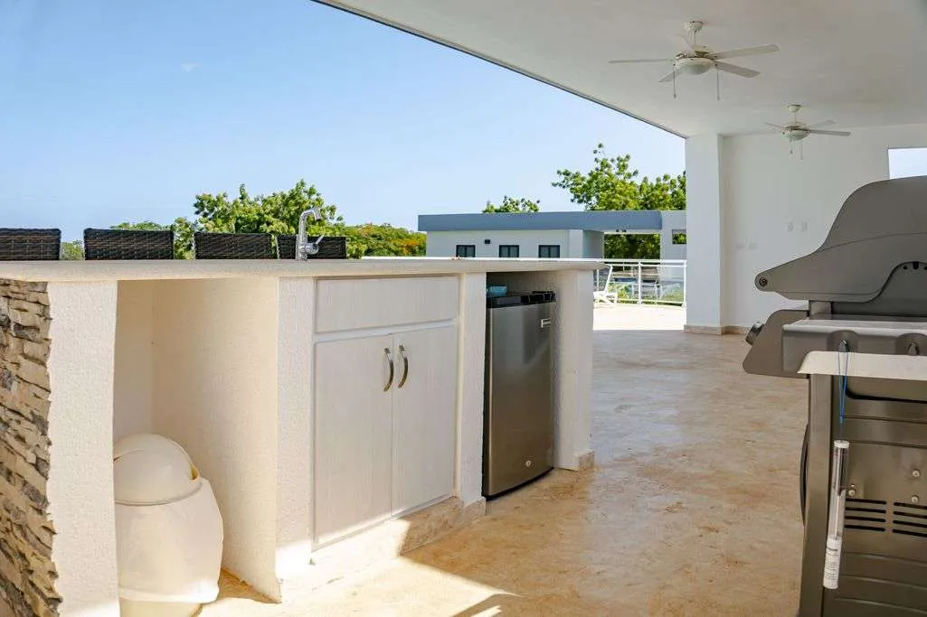 Casa Linda Villa Whitesand Cover Terrace 02
