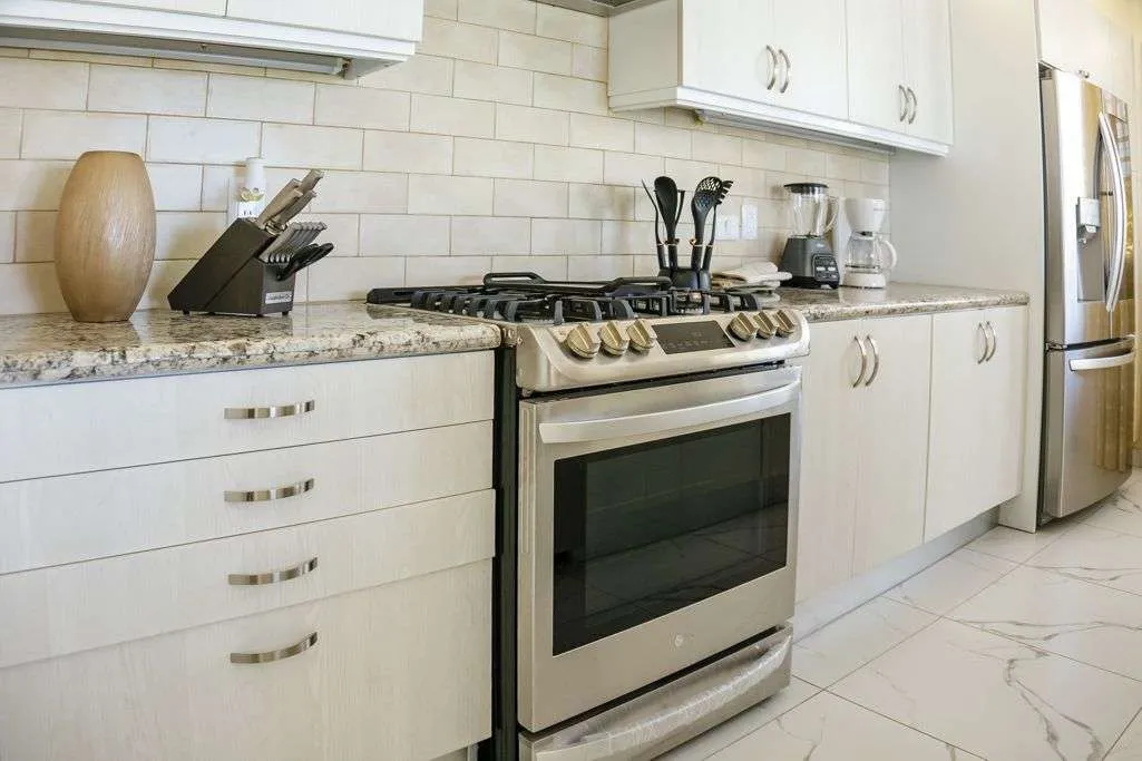 Casa Linda Villa Whitesand Kitchen 01
