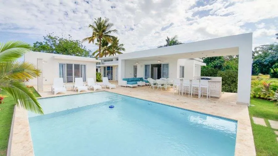 Casa Linda Villa Whitesand Pool and Covered Terrace