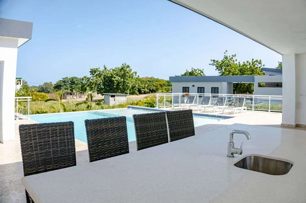 Casa Linda Villa Whitesand Pool Area Cover Terrace