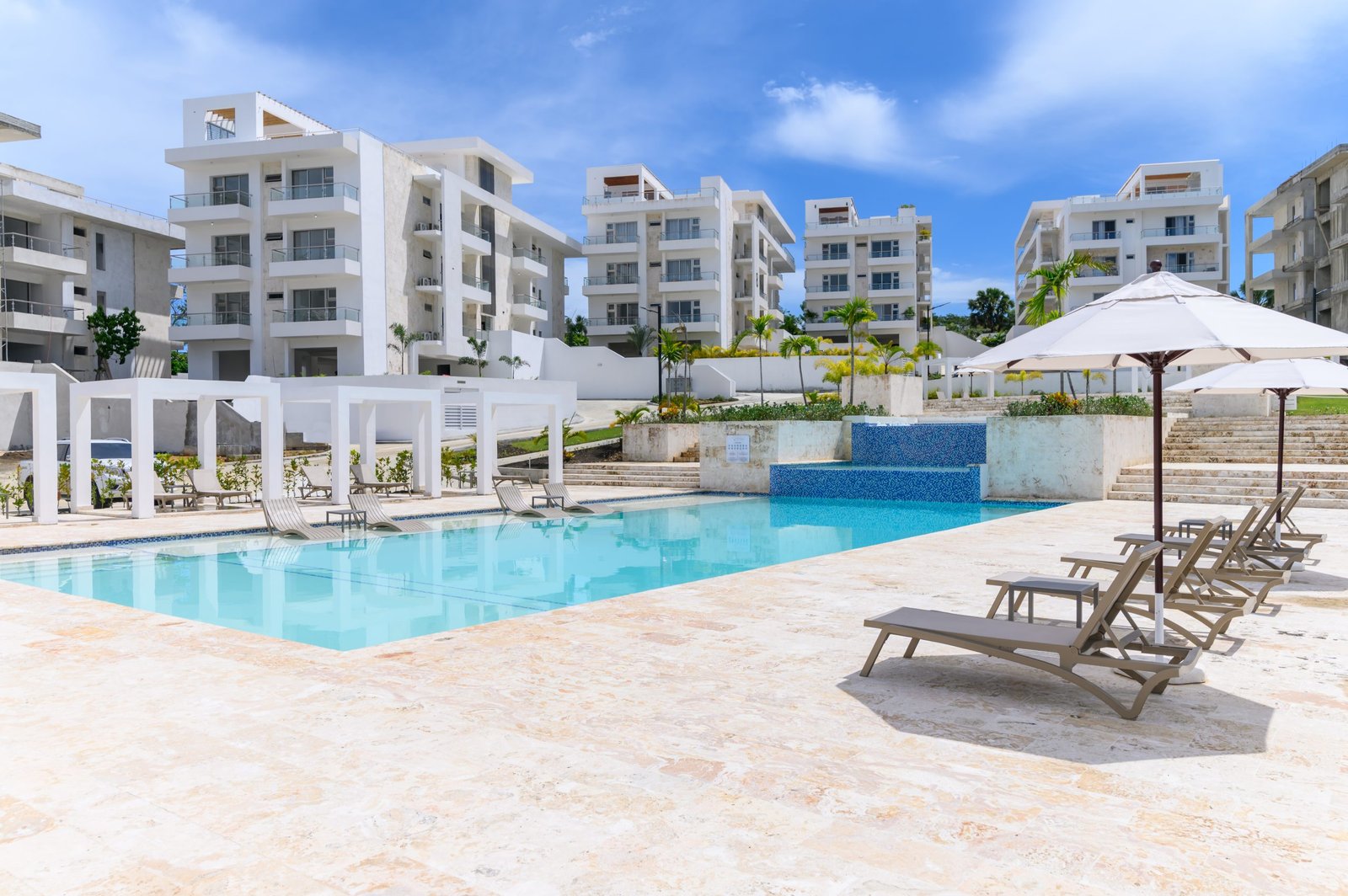 Connection Pool Building Loungers