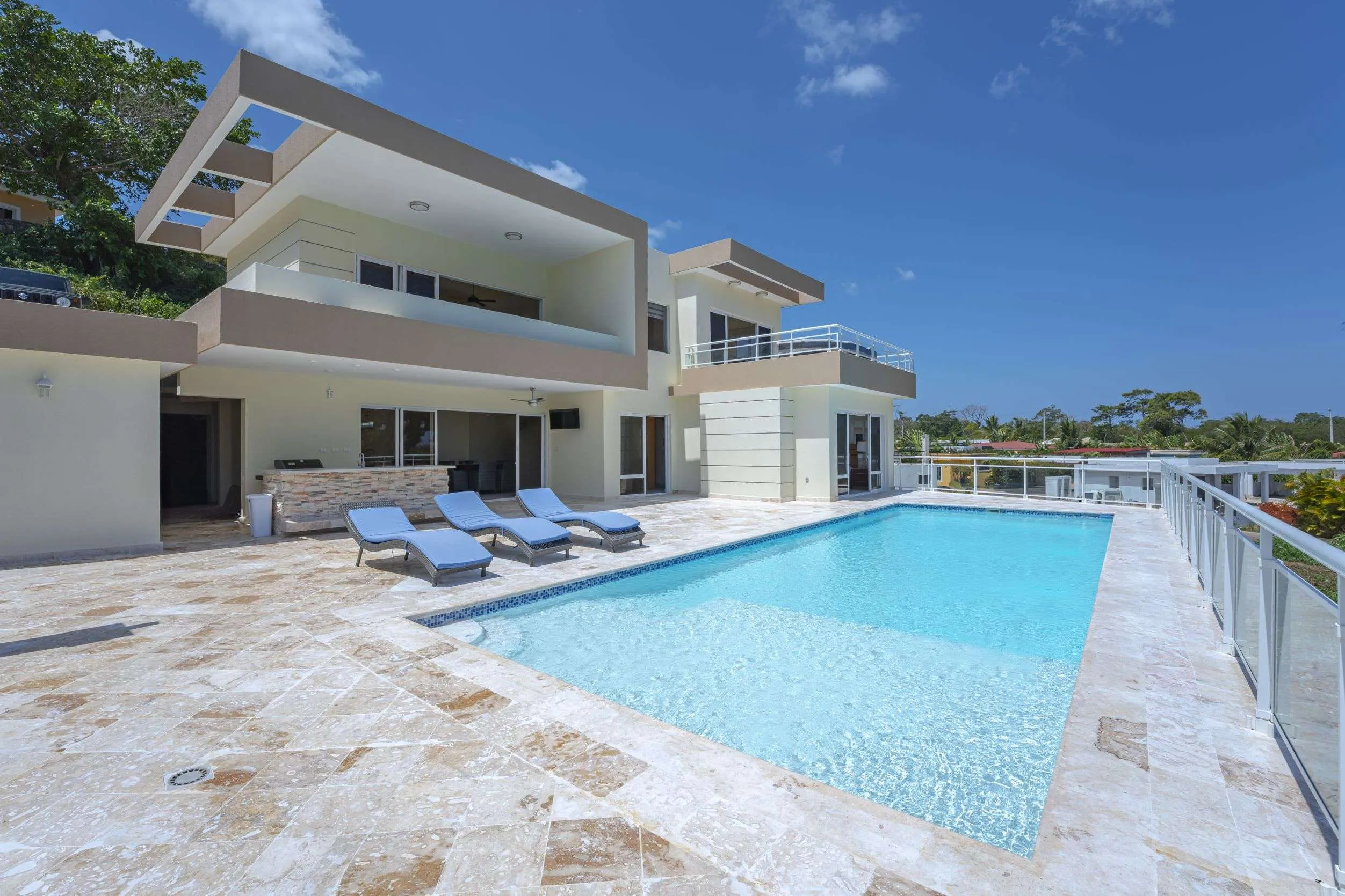 Casa Linda Villa Seashell Back View 04
