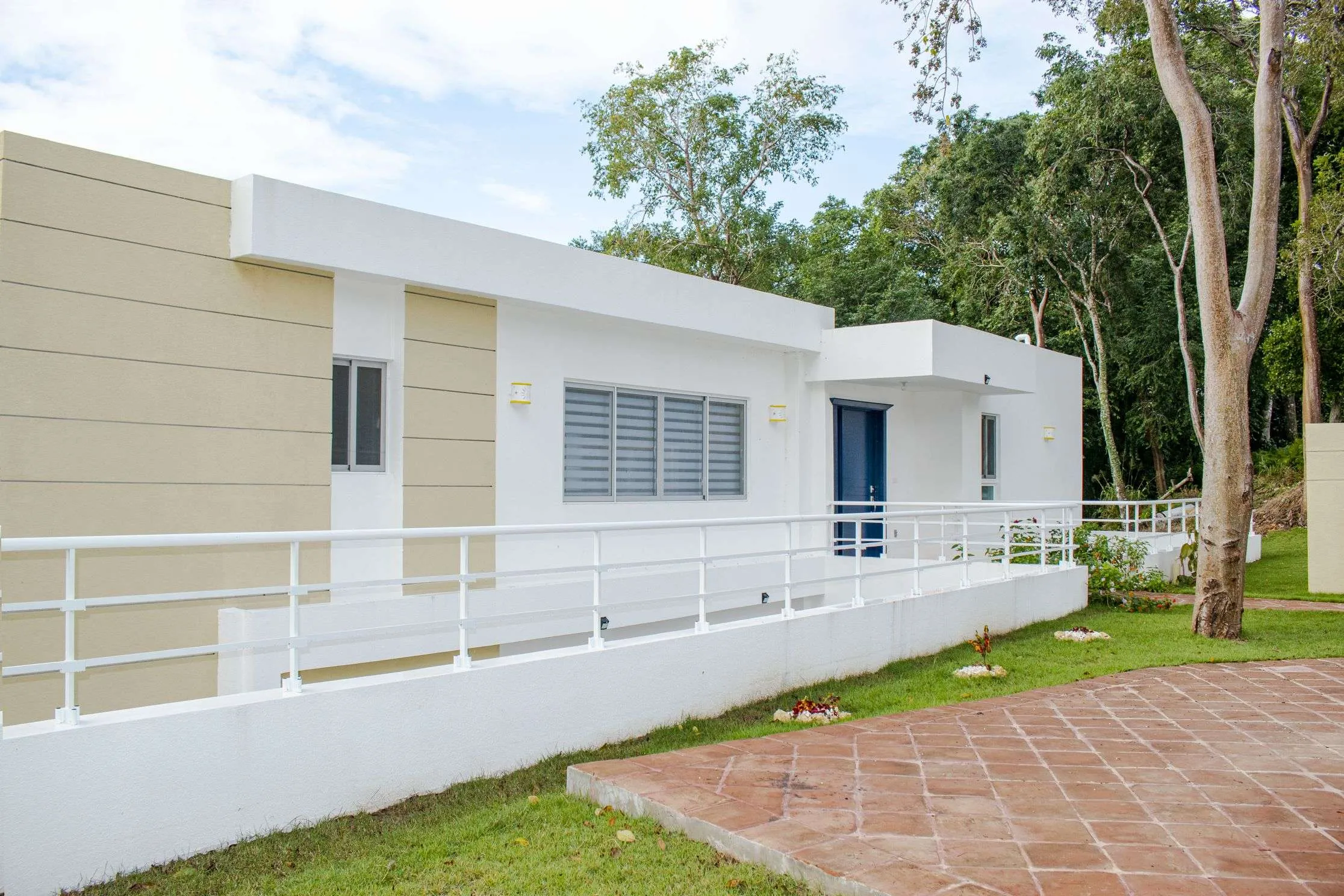 Casa Linda Villa Seashell Front Entry 01
