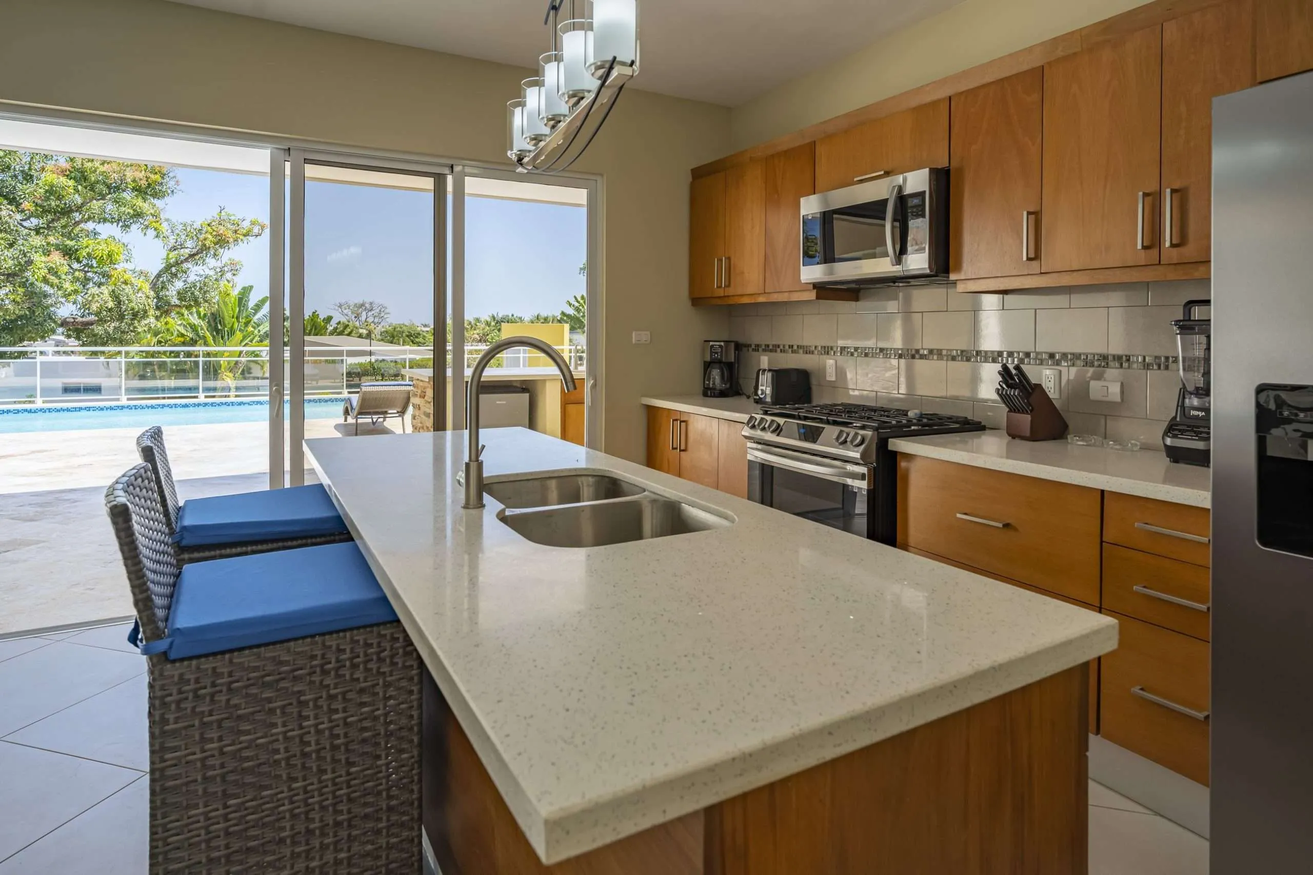 Casa Linda Villa Seashell Kitchen 01