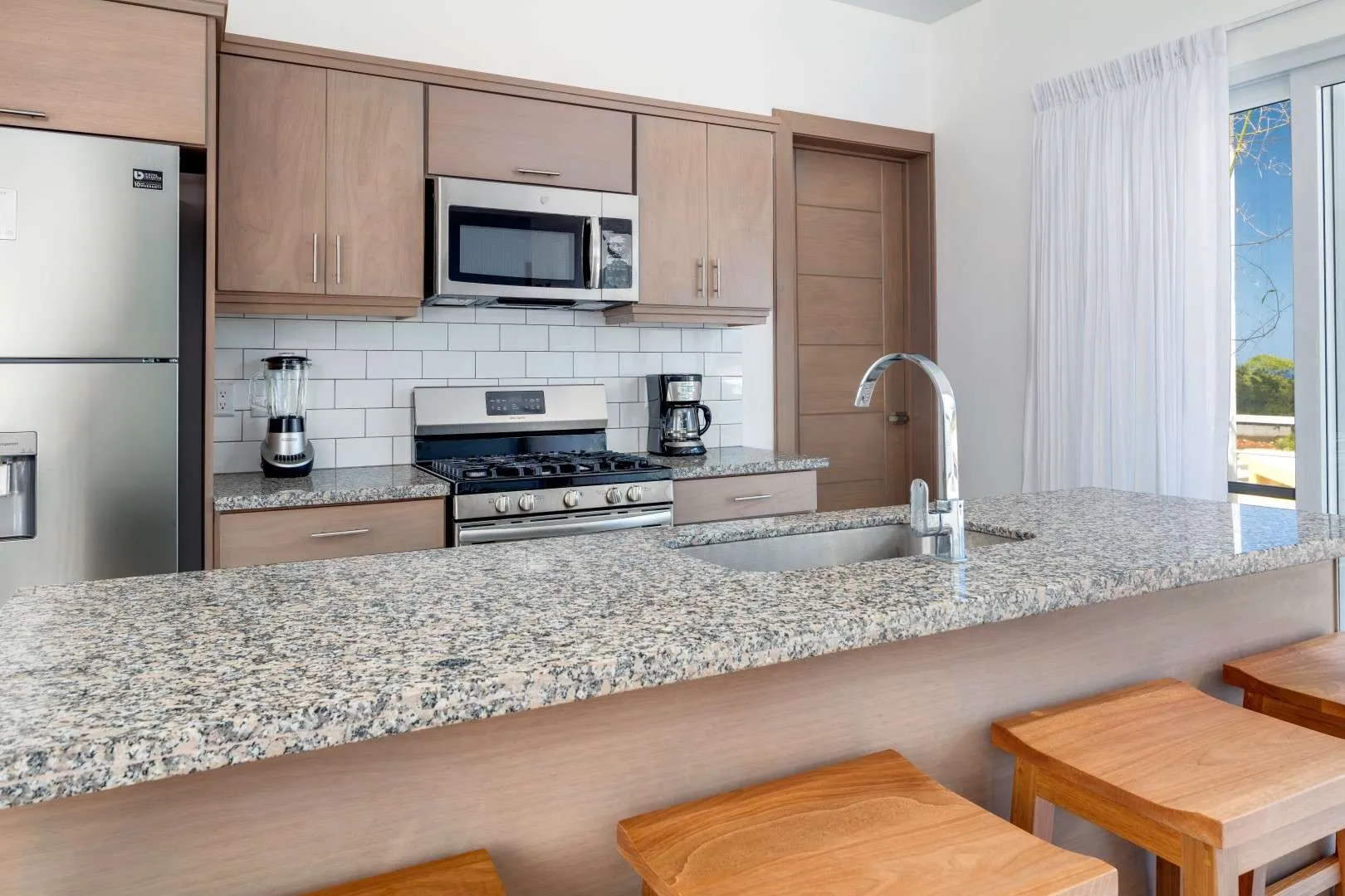Casa Linda Villa Seashell Kitchen 02