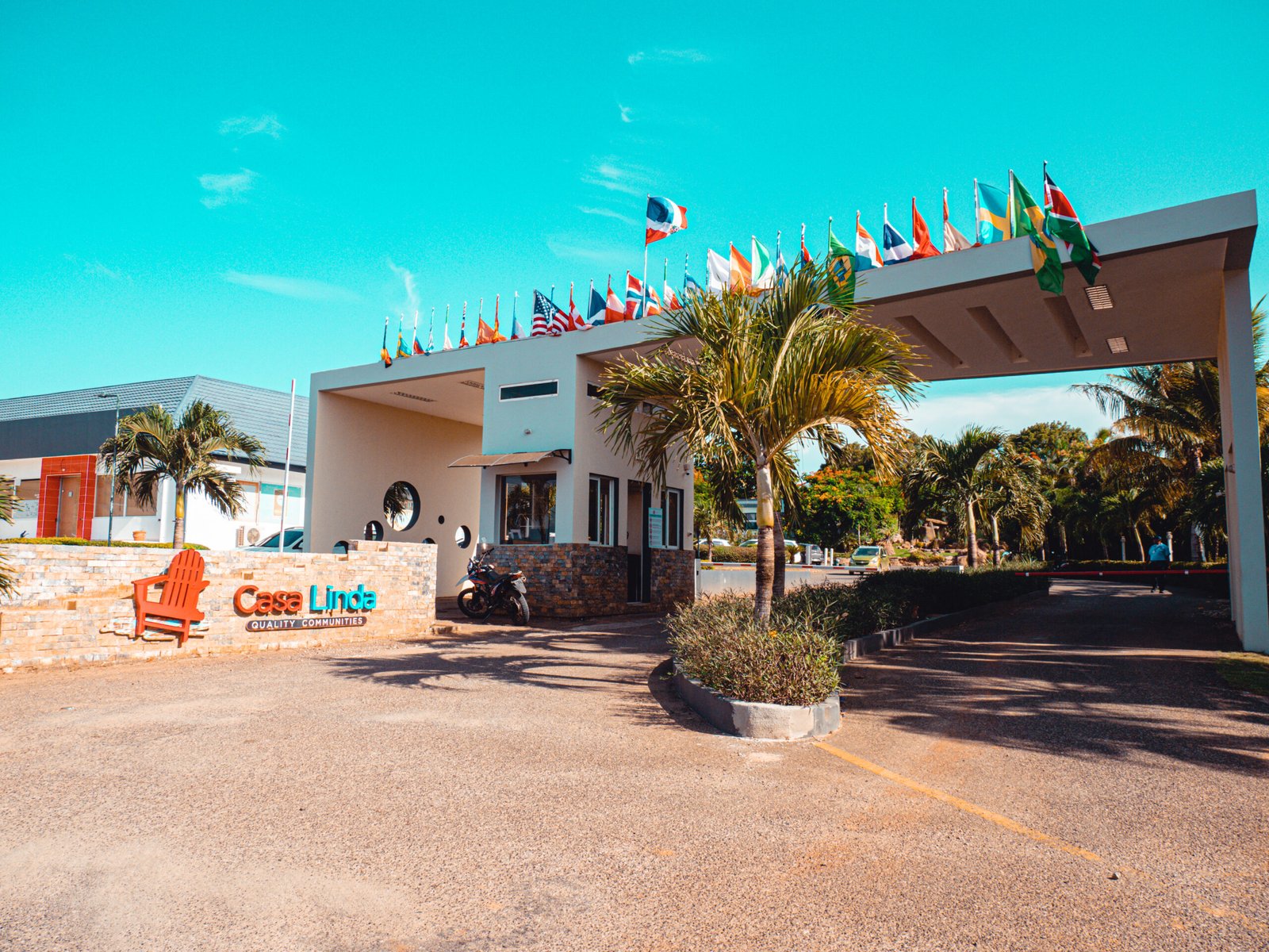 Casa Linda Entry 01