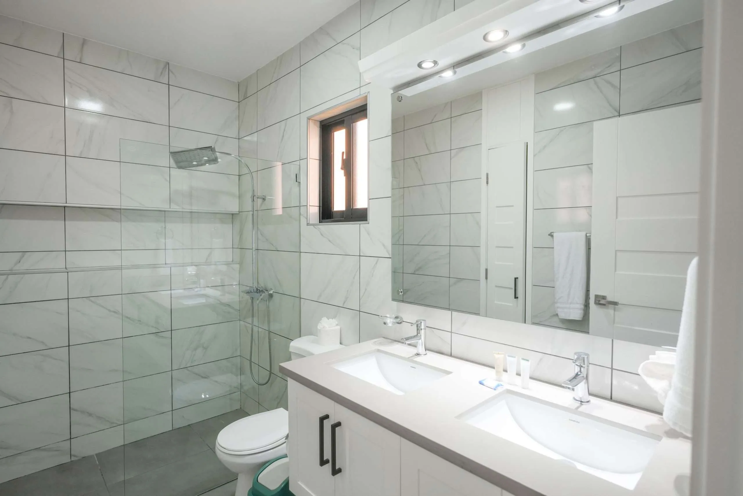 Casa Linda Villa Bella Bathroom 01