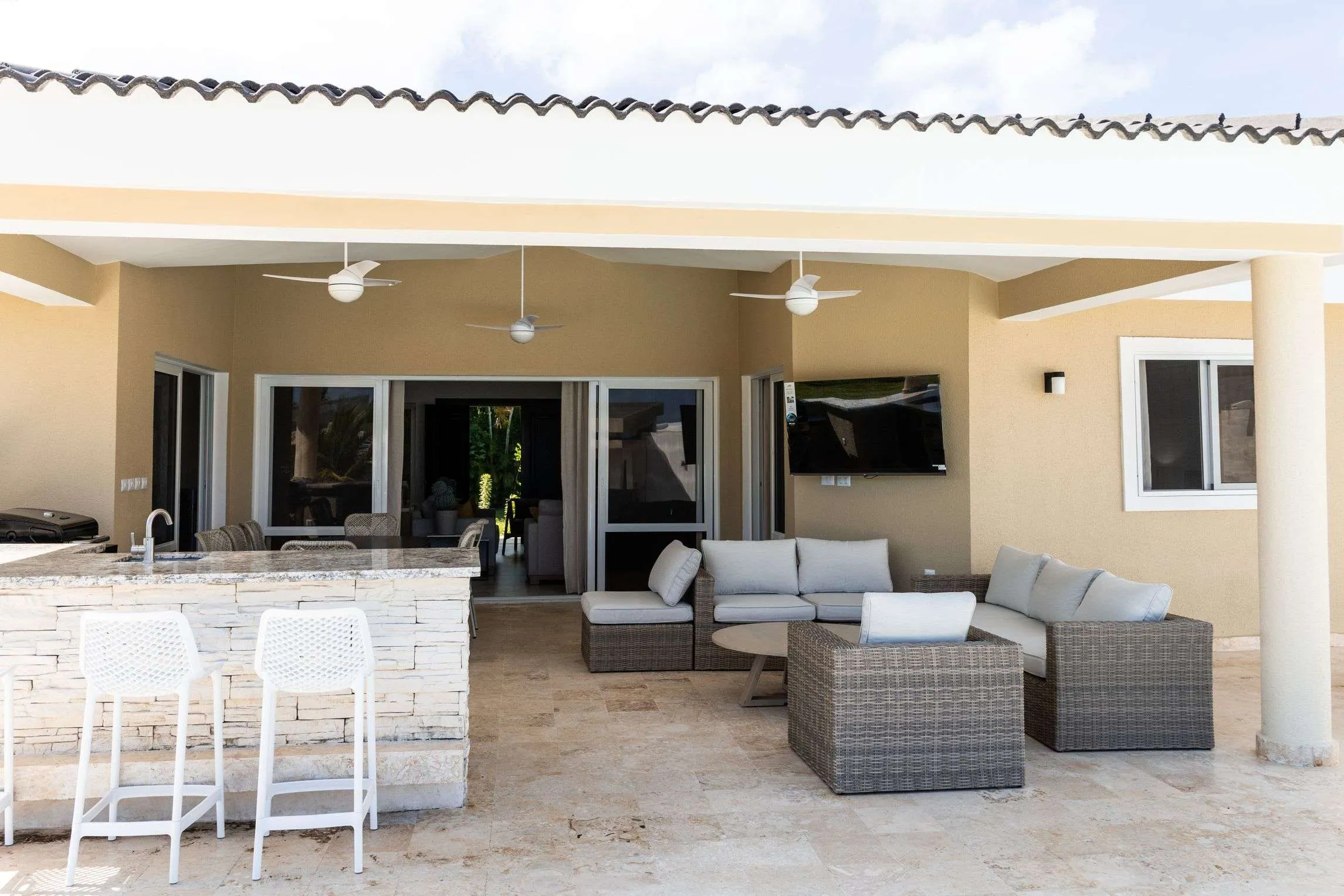 Casa Linda Villa Bella Covered Terrace 05