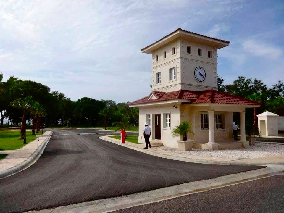 Hispaniola Beach Condos Entry 01