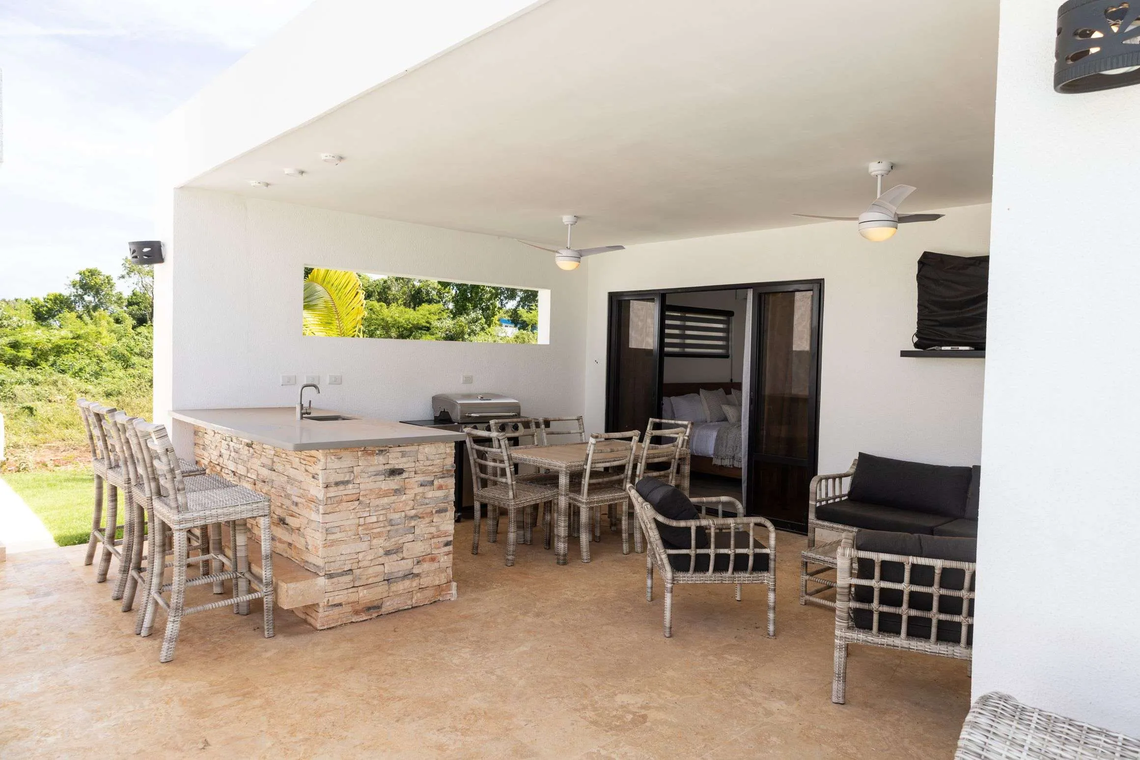 Casa Linda Villa Sunbreeze Covered Terrace 2