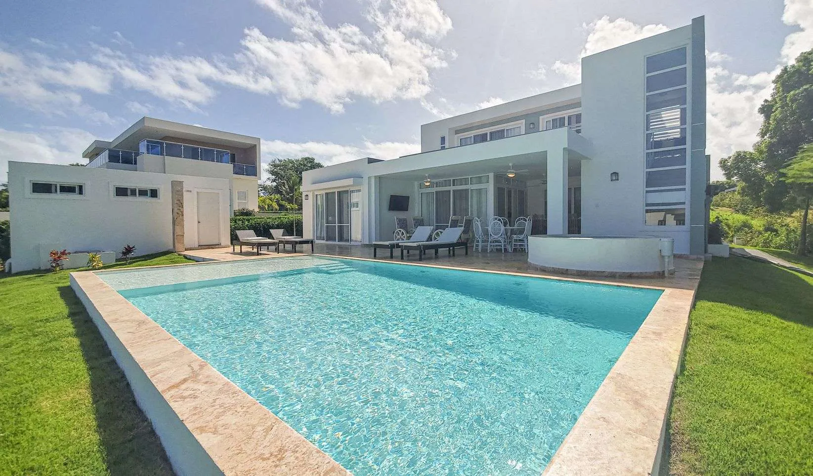 Casa Linda Villa Coral Reef Pool and Villa 01