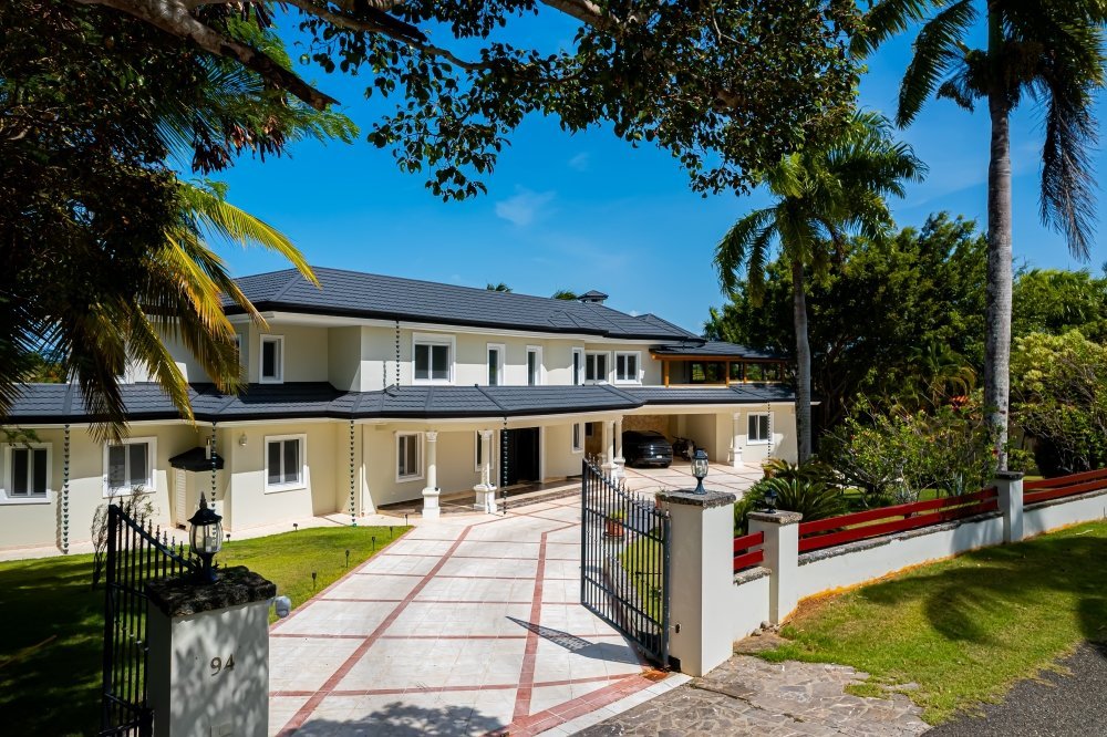 Luxury villa for sale in Sea Horse Ranch